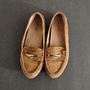 Minimalist Style Maximum Comfort‎ 7.5 Vionics Honor Ashby Loafers Camel Color